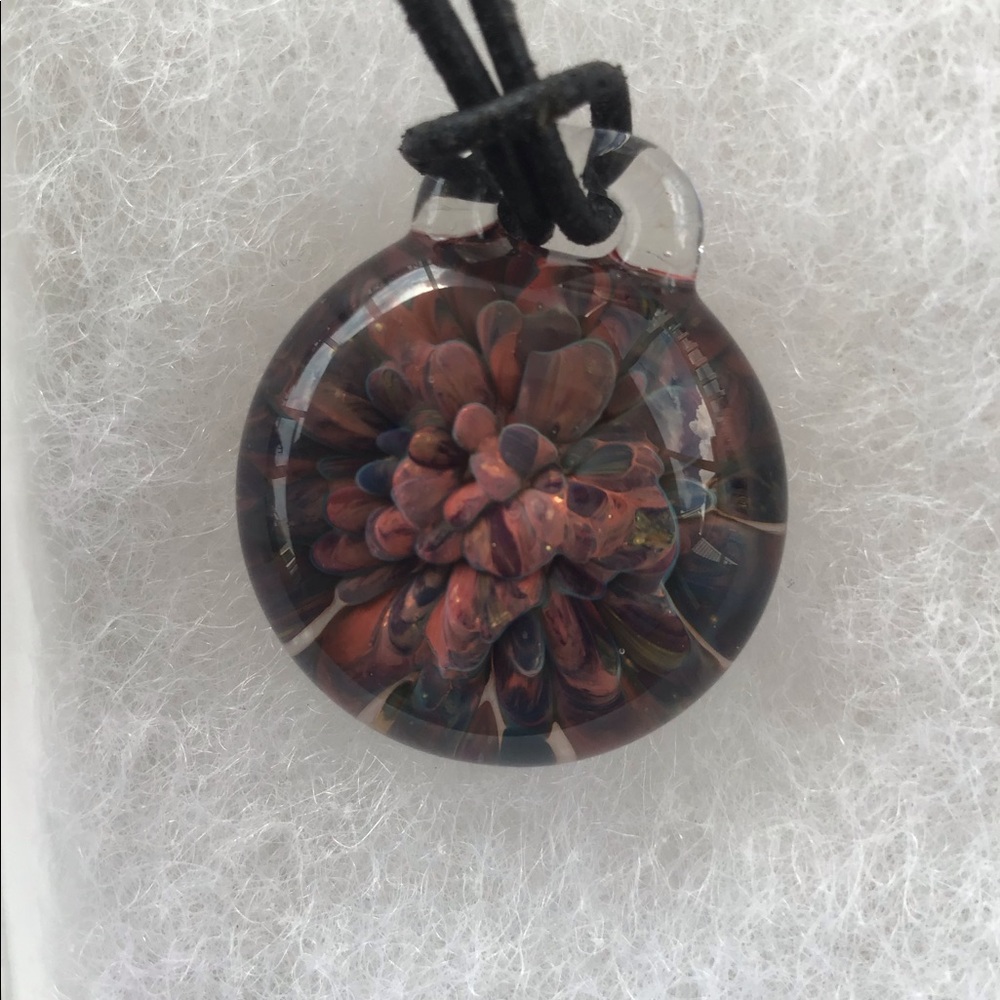 Glass blown Flower necklace From Susan’s treasures - Picture 5 of 5